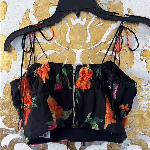 Urban Outfitters Size Medium Black Floral Crop Top New with‎ Tags - Picture 4 of 9